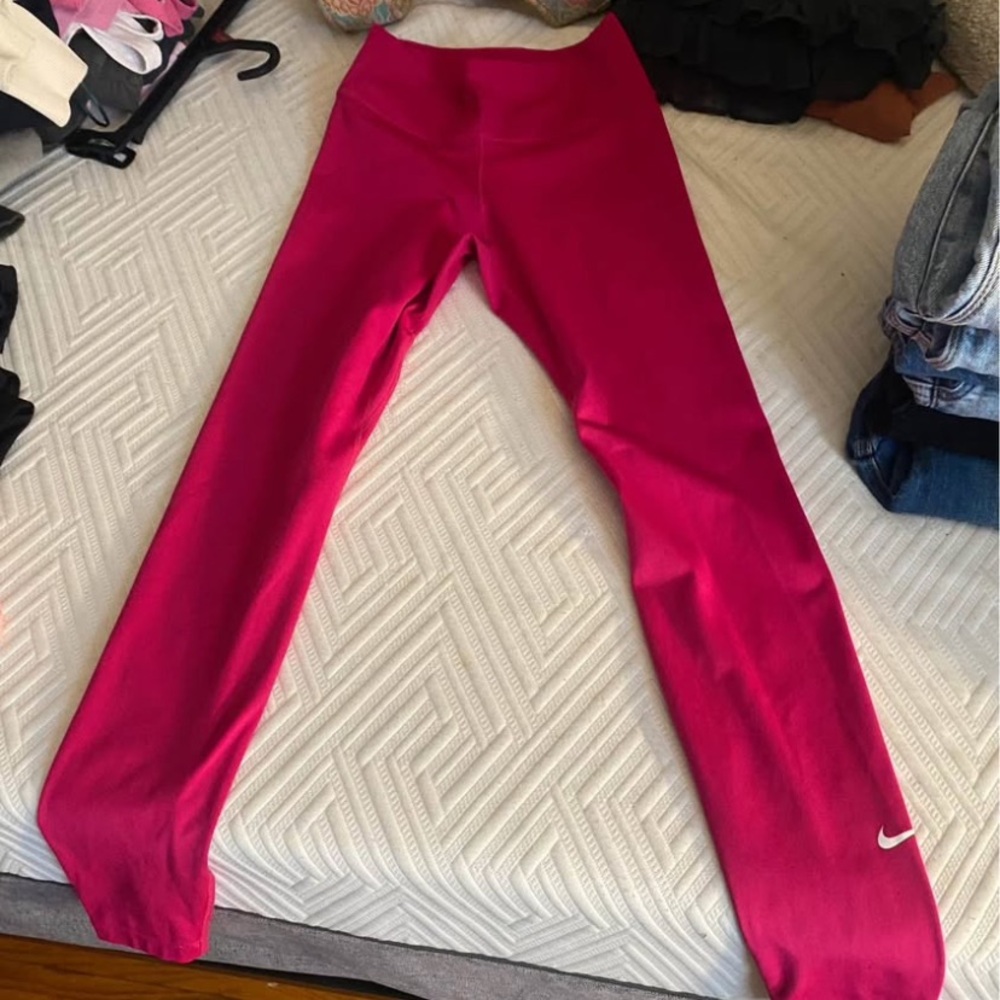 Nike Fuchsia Athletic Leggings